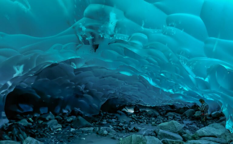 us mendenhall glacier cave